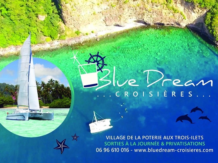 Présentation du catamaran Blue Dream Croisières au-dessus d’un lagon martiniquais