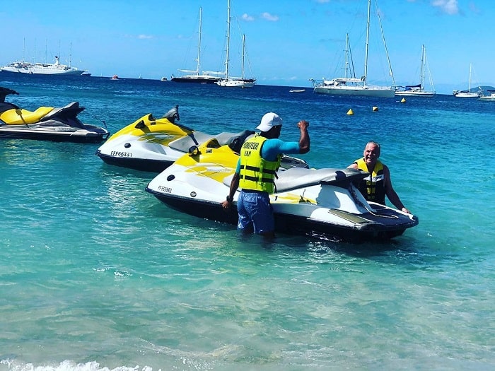 Jet ski Evasion Nautique sur la plage de l’Anse Mitan en Martinique