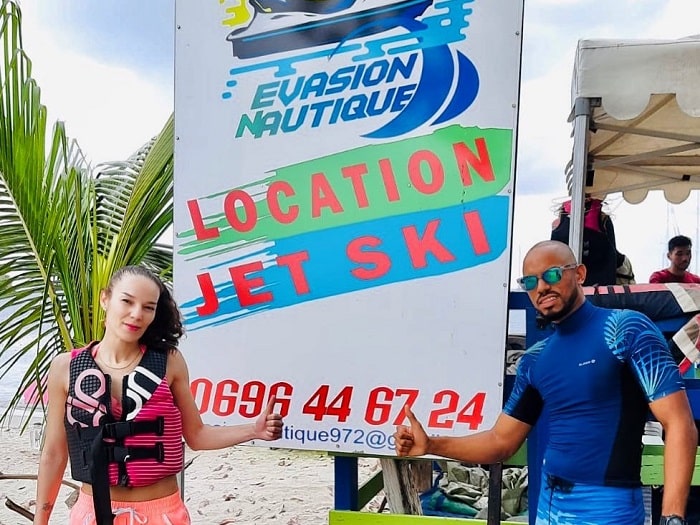 Panneau Evasion Nautique pour la location de jet ski en Martinique
