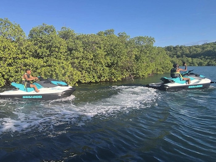Excursion Jet A Lo en jet ski pour une découverte des côtes de Martinique