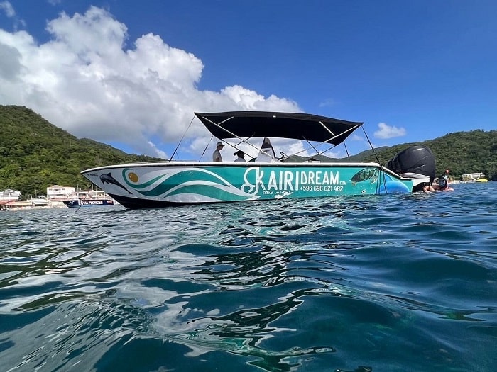 Vue du littoral depuis le bateau Kairi Dream en Martinique