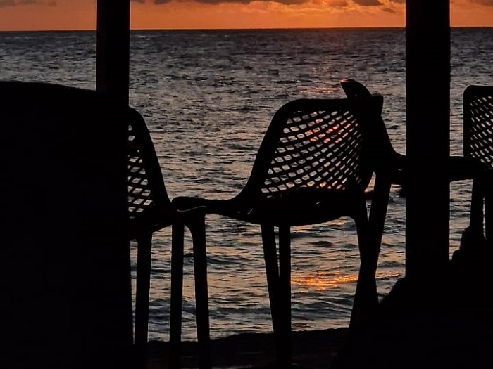 Coucher de soleil sur la plage depuis le restaurant Le Petibonum