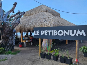 Restaurant de plage Le Petibonum en Martinique