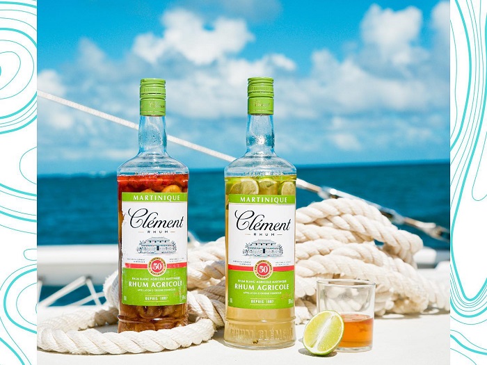 Dégustation de rhum martiniquais lors d’une excursion avec Les Ballades du Delphis