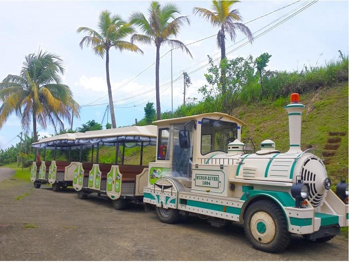 Petit train historique utilisé pour la visite du Domaine du Belfort en Martinique
