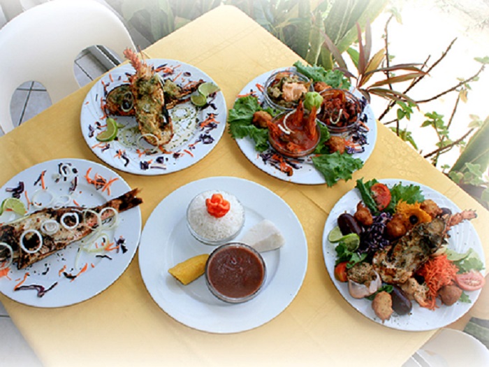 Plateaux repas créoles proposés lors des excursions Taxi Cap au Cap Chevalier